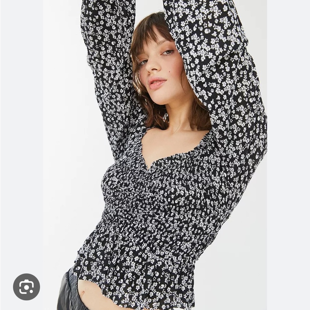 Urban Outfitters Daisy Print Long-sleeved Blouse- Size Small